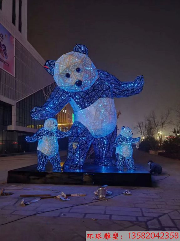 不銹鋼燈光熊貓雕塑1