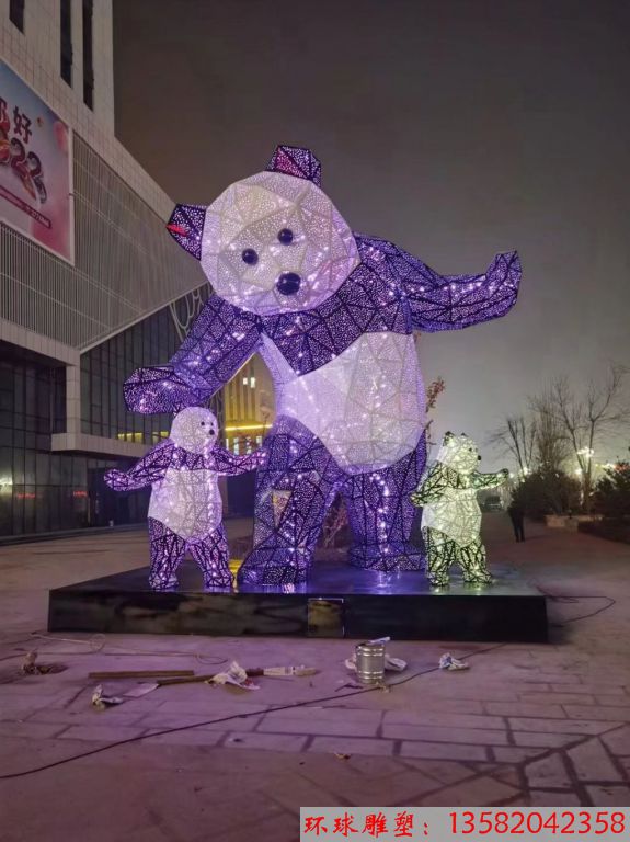 不銹鋼燈光熊貓雕塑3