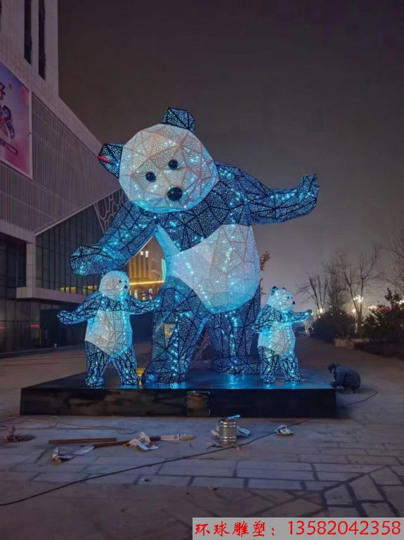 不銹鋼燈光熊貓雕塑2